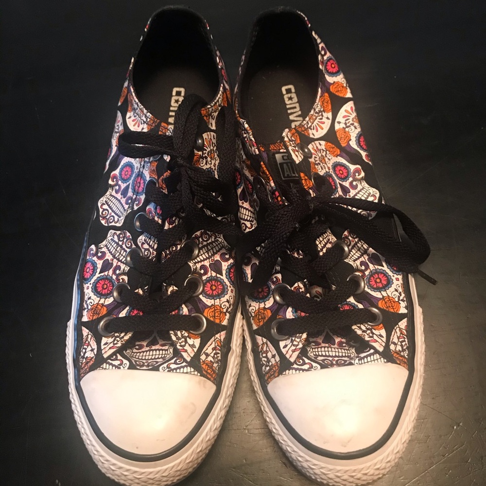 Converse sugar skulls